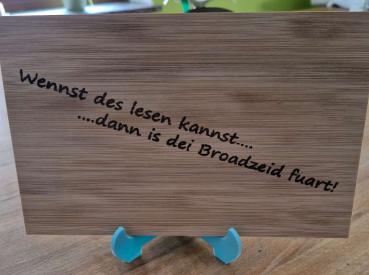 „Wennst des lesen kannst... dann is dei Broadzeid fuart!“ - Bayerischer Humor trifft Funktion – Brotzeitbrett aus Bambus mit Gravur